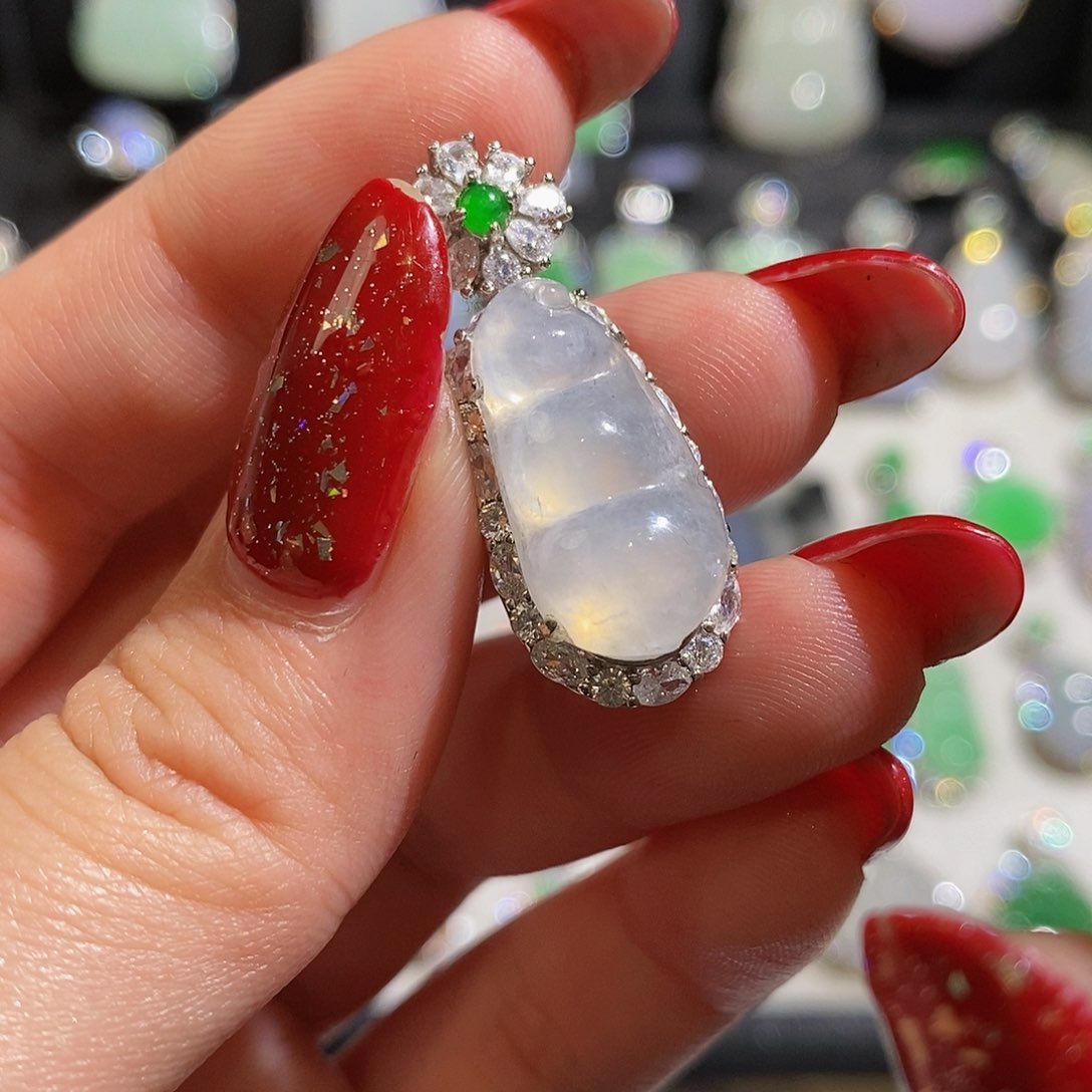 翡翠颈饰银S925镶嵌天然翡翠