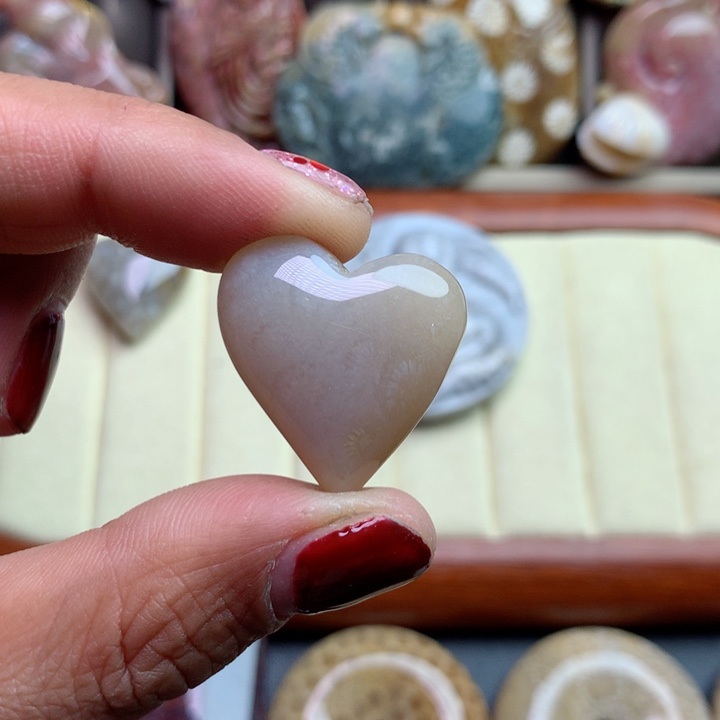 硅化珊瑚（珊瑚玉）颈饰未镶嵌