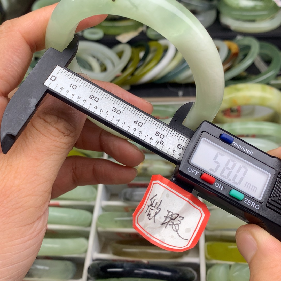 蛇纹石玉未镶嵌手镯491