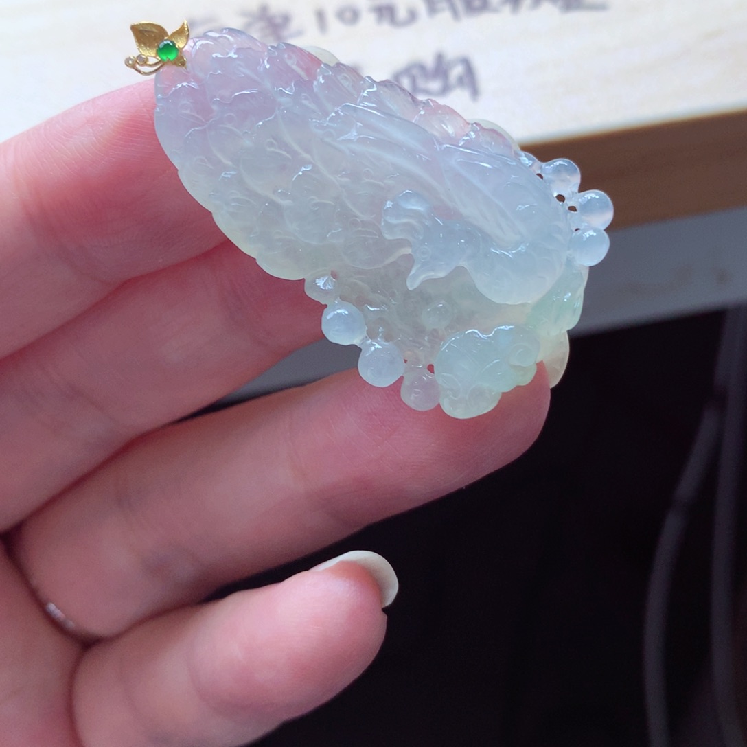 翡翠18K金镶嵌颈饰吊坠