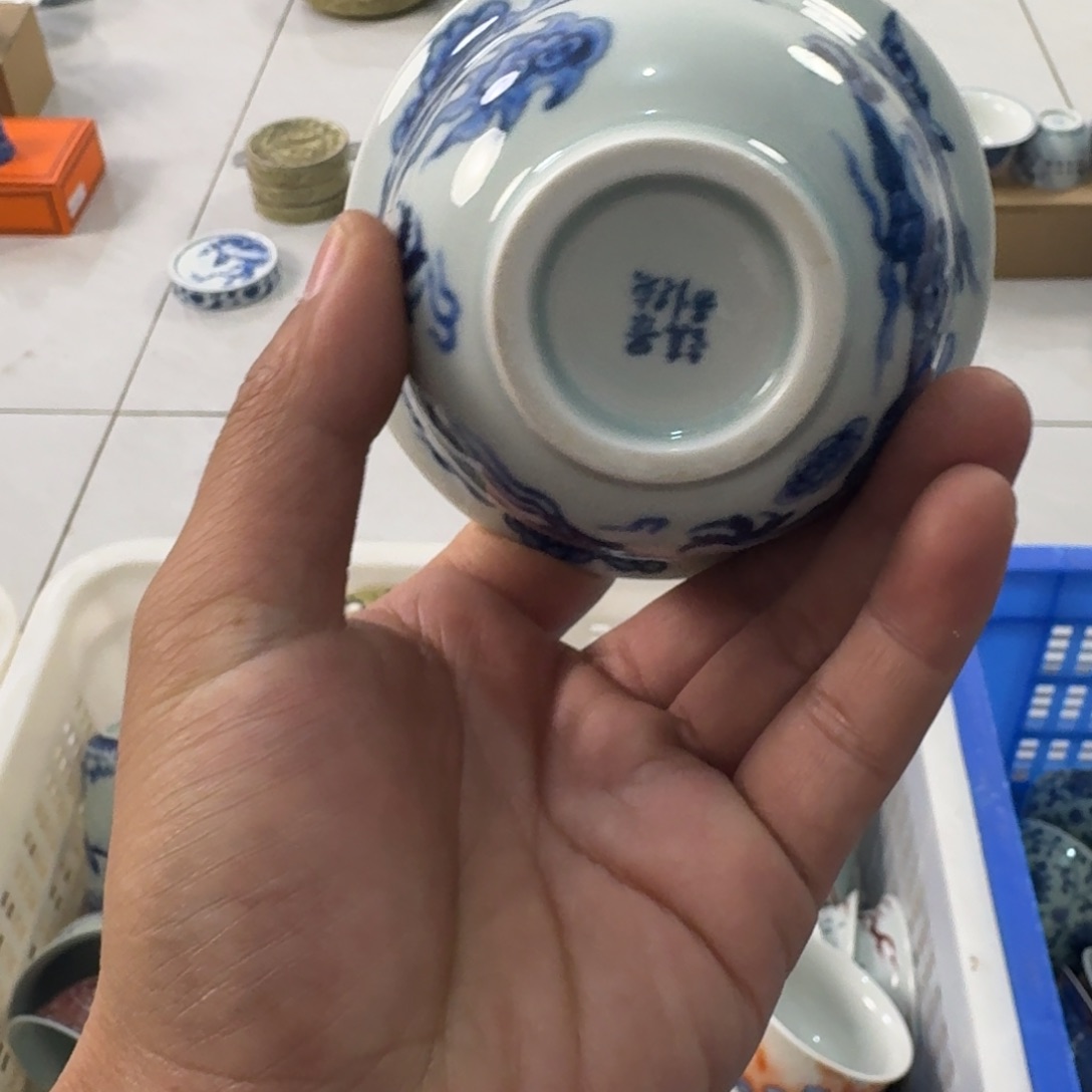 陶摆件青花铠甲龙主人压手杯