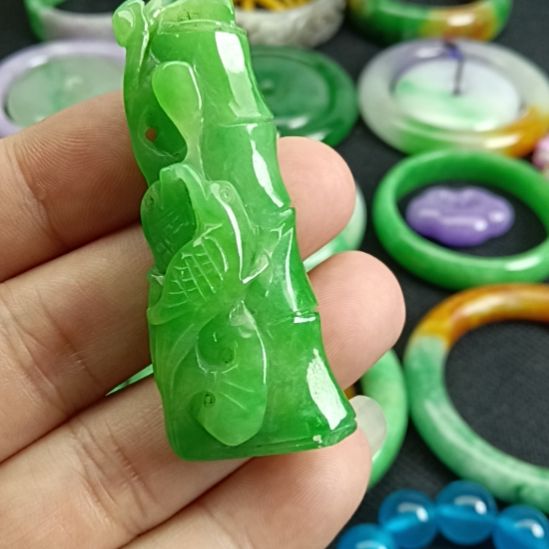 翡翠未镶嵌挂件翡翠