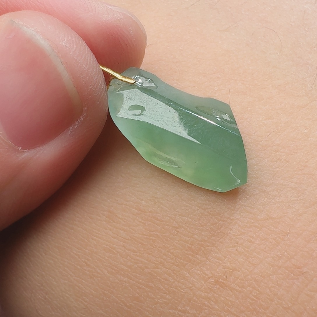 翡翠颈饰18K金镶嵌天然缅甸翡翠A货随形吊坠