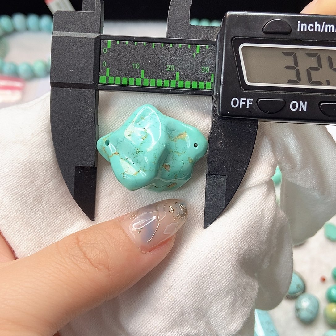 绿松石未镶嵌珠宝奇石