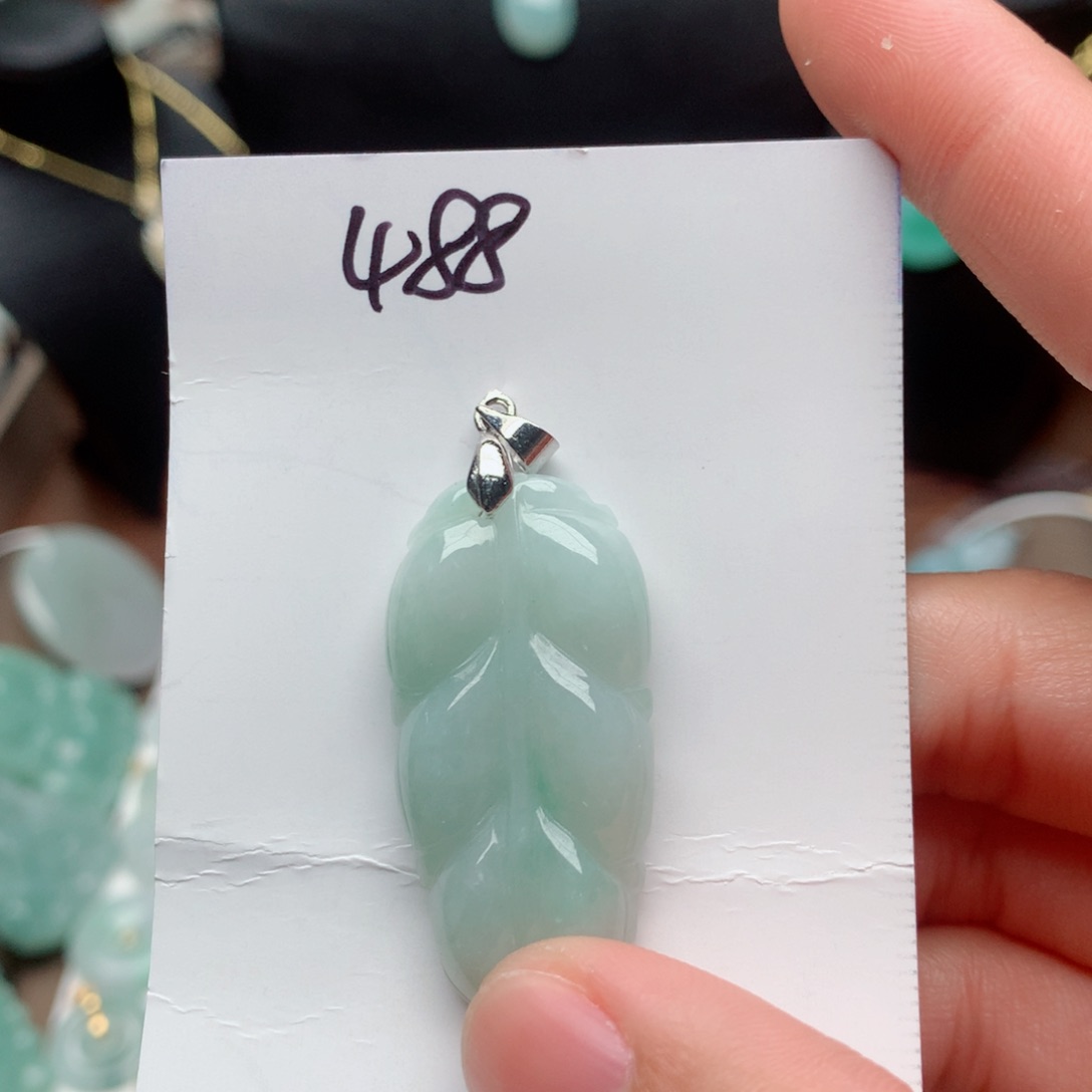 翡翠颈饰合金吊坠