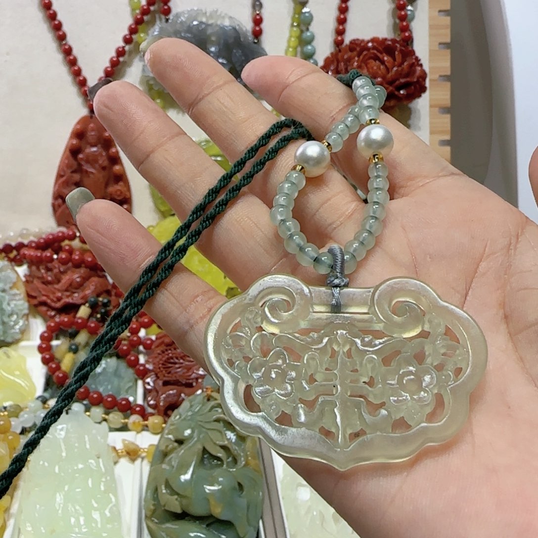 未镶嵌蛇纹石玉吊坠富***喵