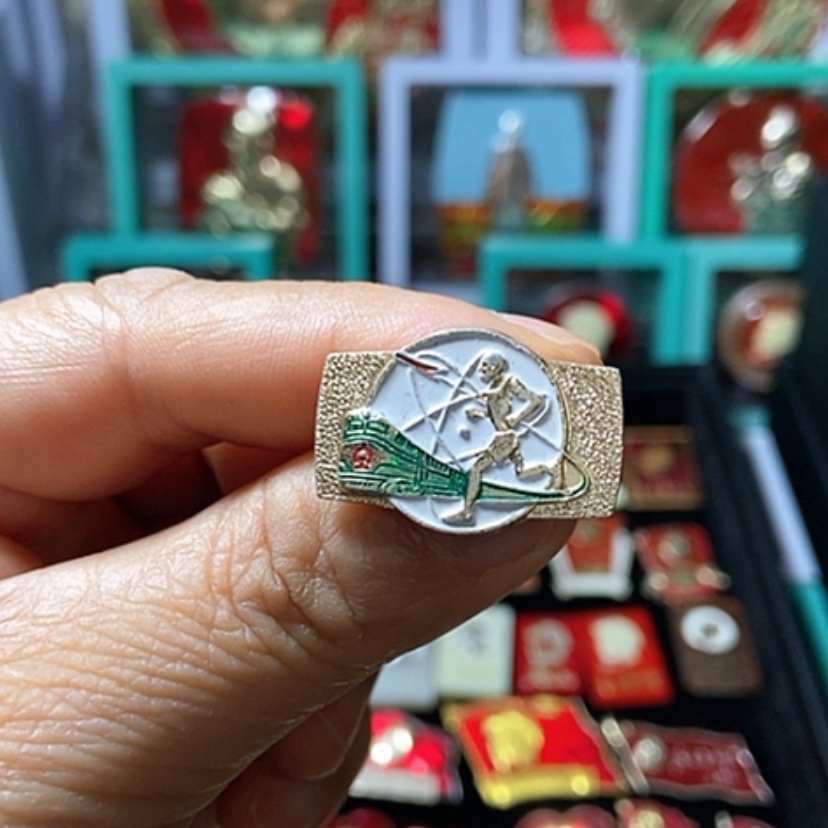 【闪购商品】铝?**师六七十年代的一枚章