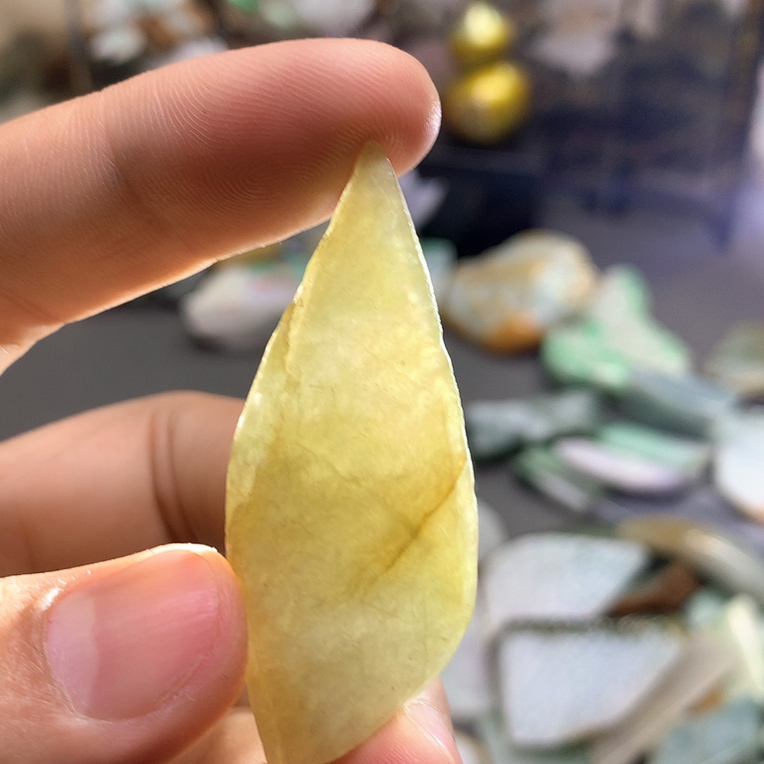 翡翠耳饰未镶嵌翡翠