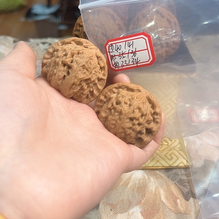 文玩核桃把件白狮子