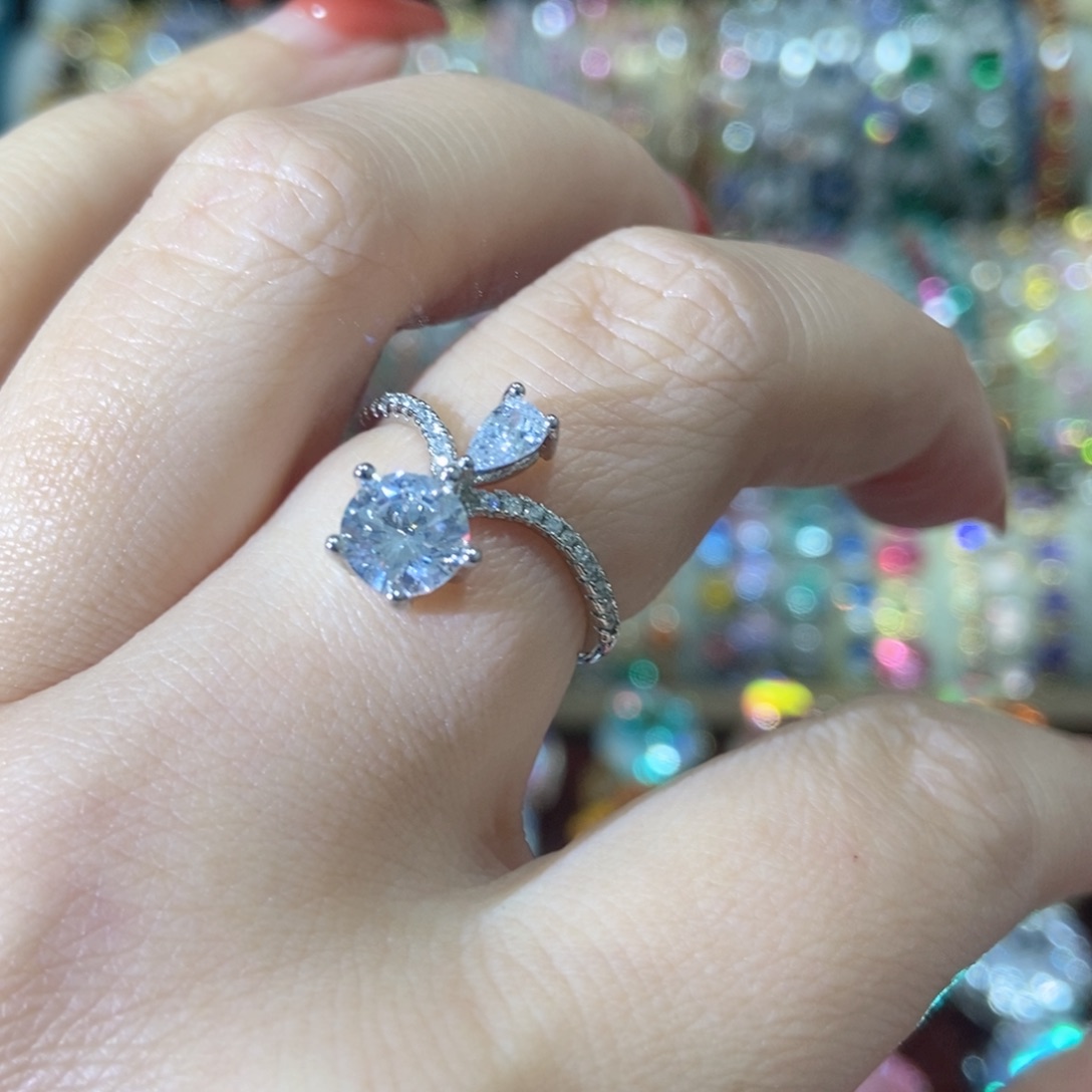 66锆石（处理）戒指