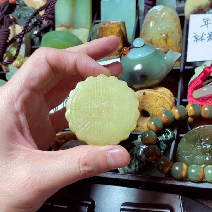 蛇纹石玉颈饰未镶嵌