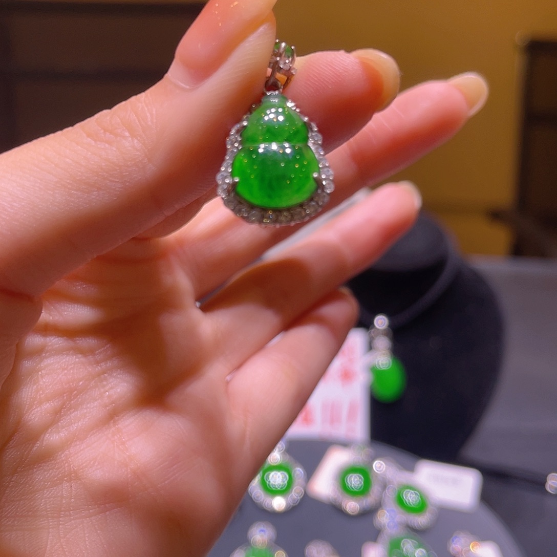 吊坠(不含链)未镶嵌翡翠