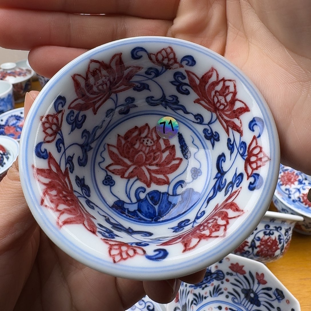 瑕疵釉里红压手杯