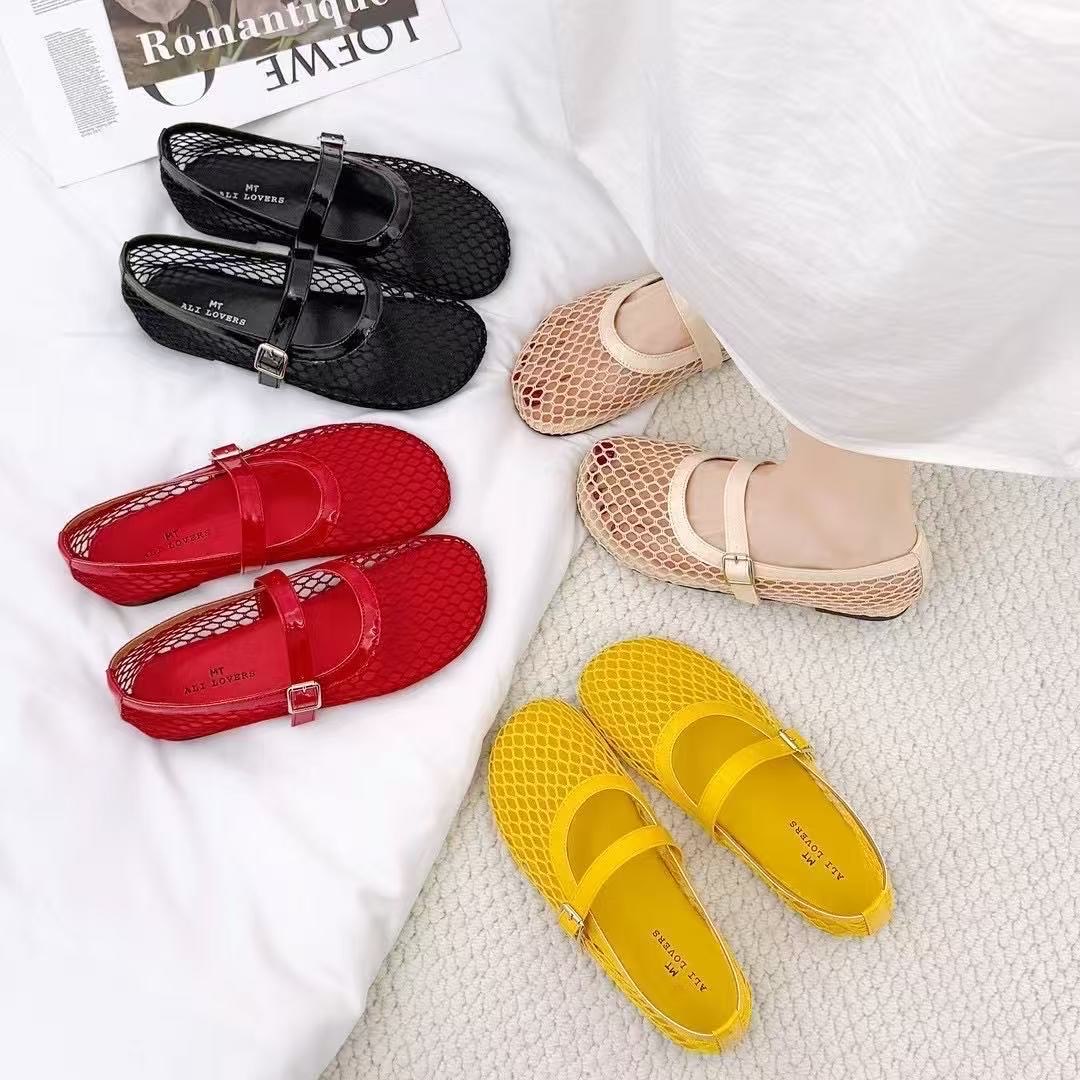 休闲百搭凉鞋 德迅