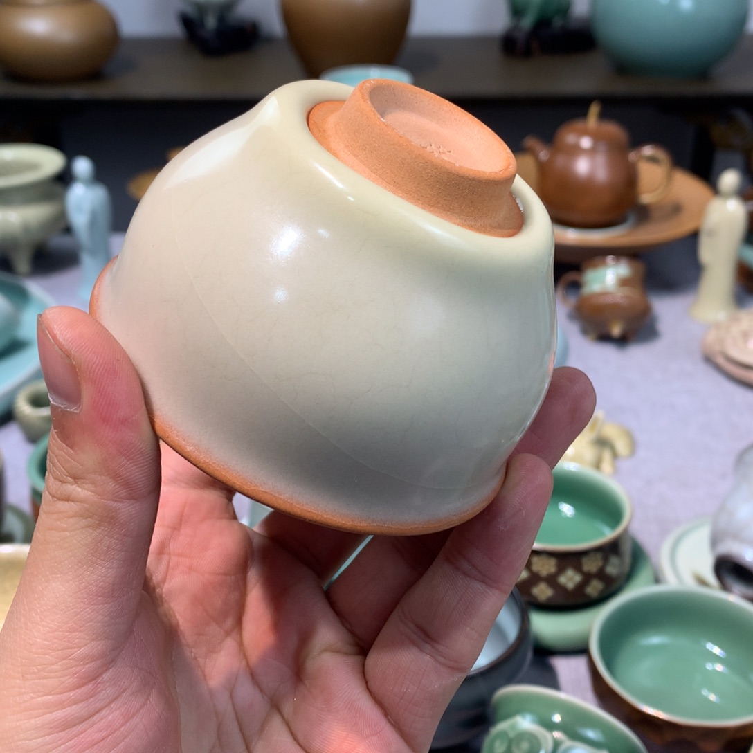 龙泉青瓷猪油冻压手杯