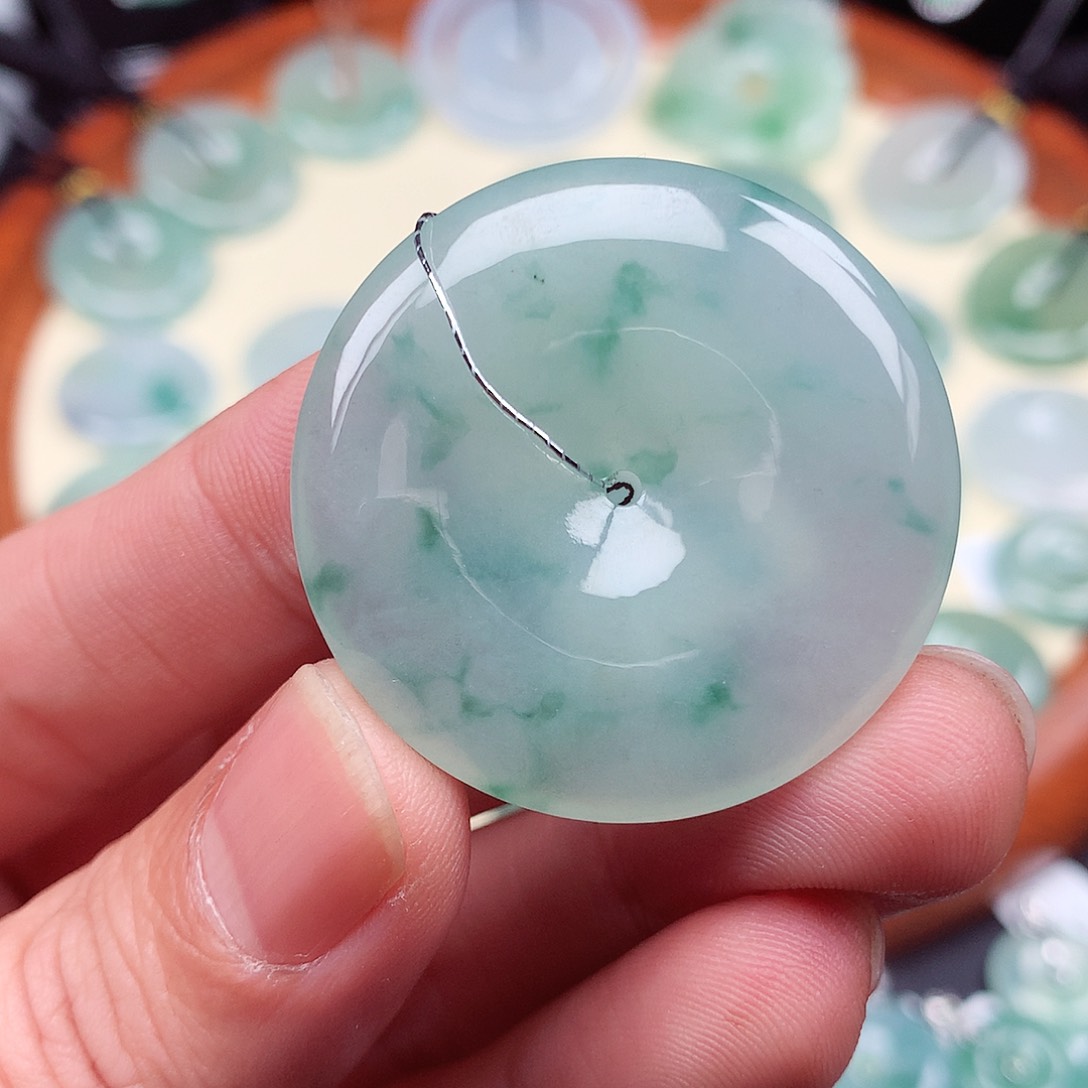 翡翠颈饰未镶嵌大平安扣