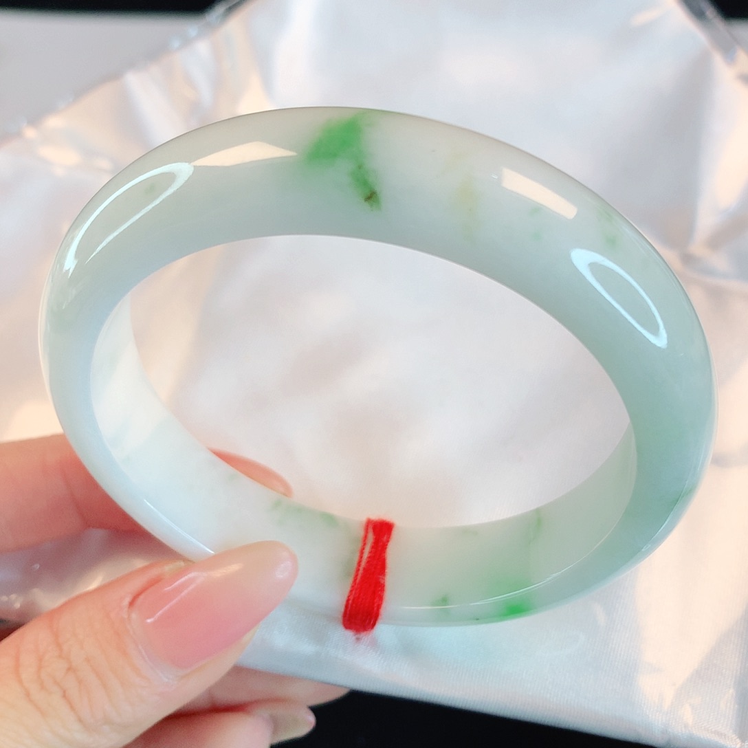 翡翠手镯未镶嵌58圈口