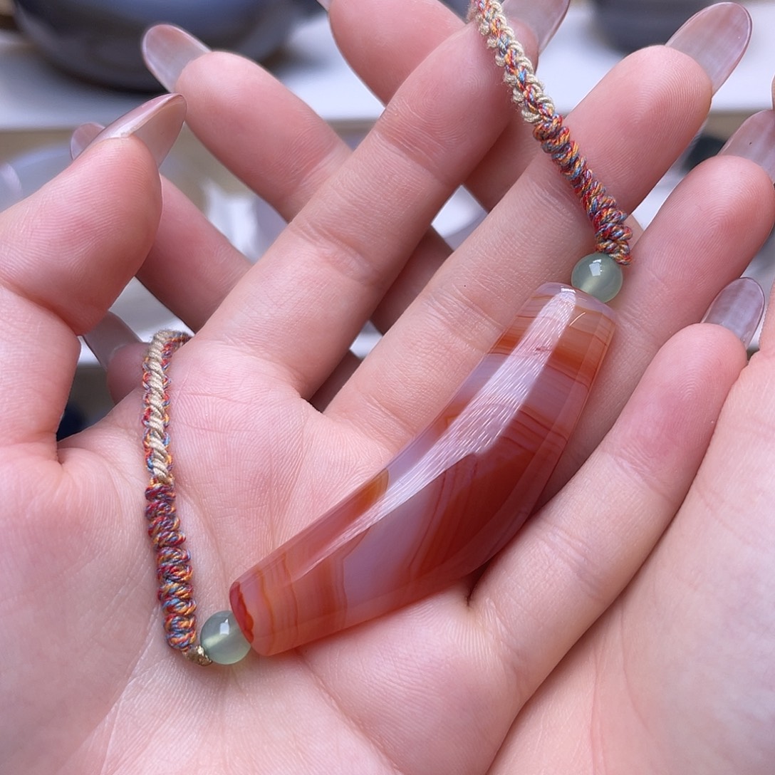 代***戴玛瑙/玉髓未镶嵌挂件