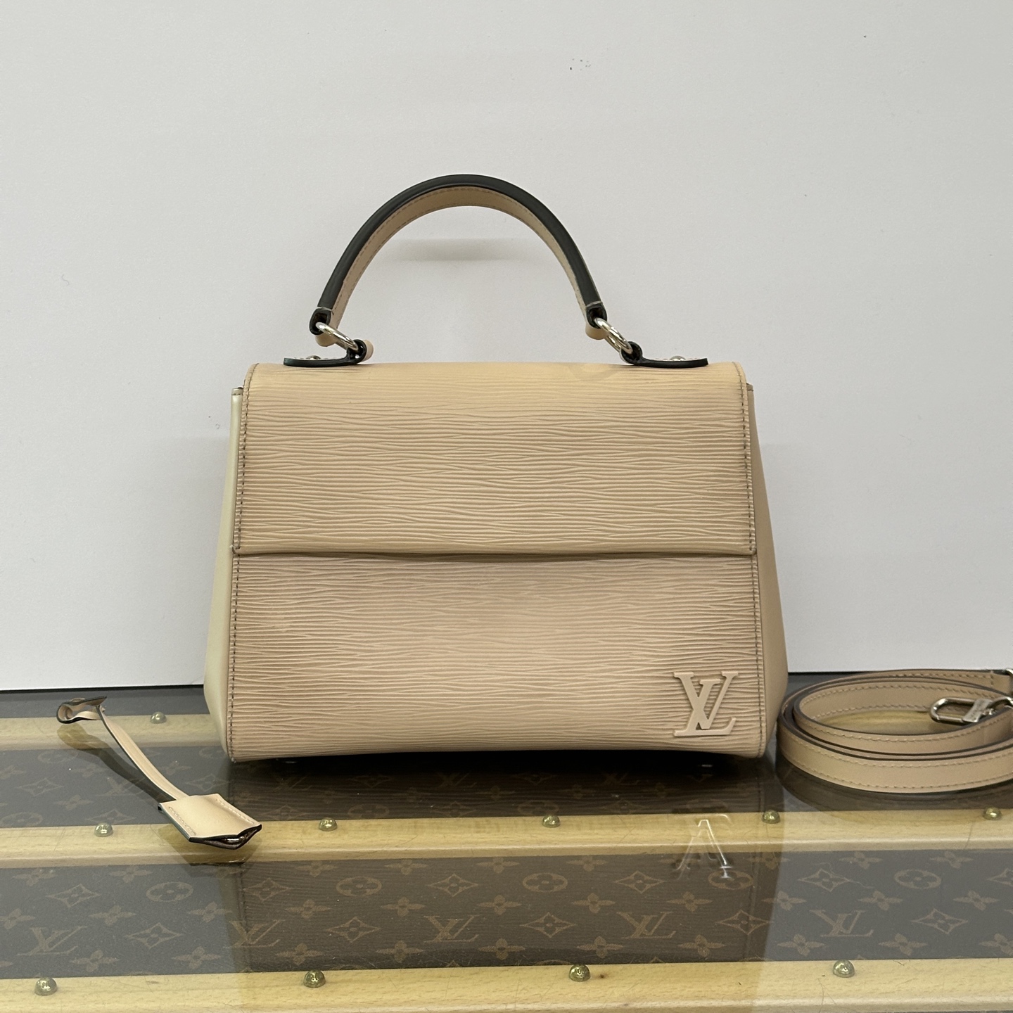 95新 LouisVuitton/路易威登 CLUNY水波纹银扣手提单肩斜包72973