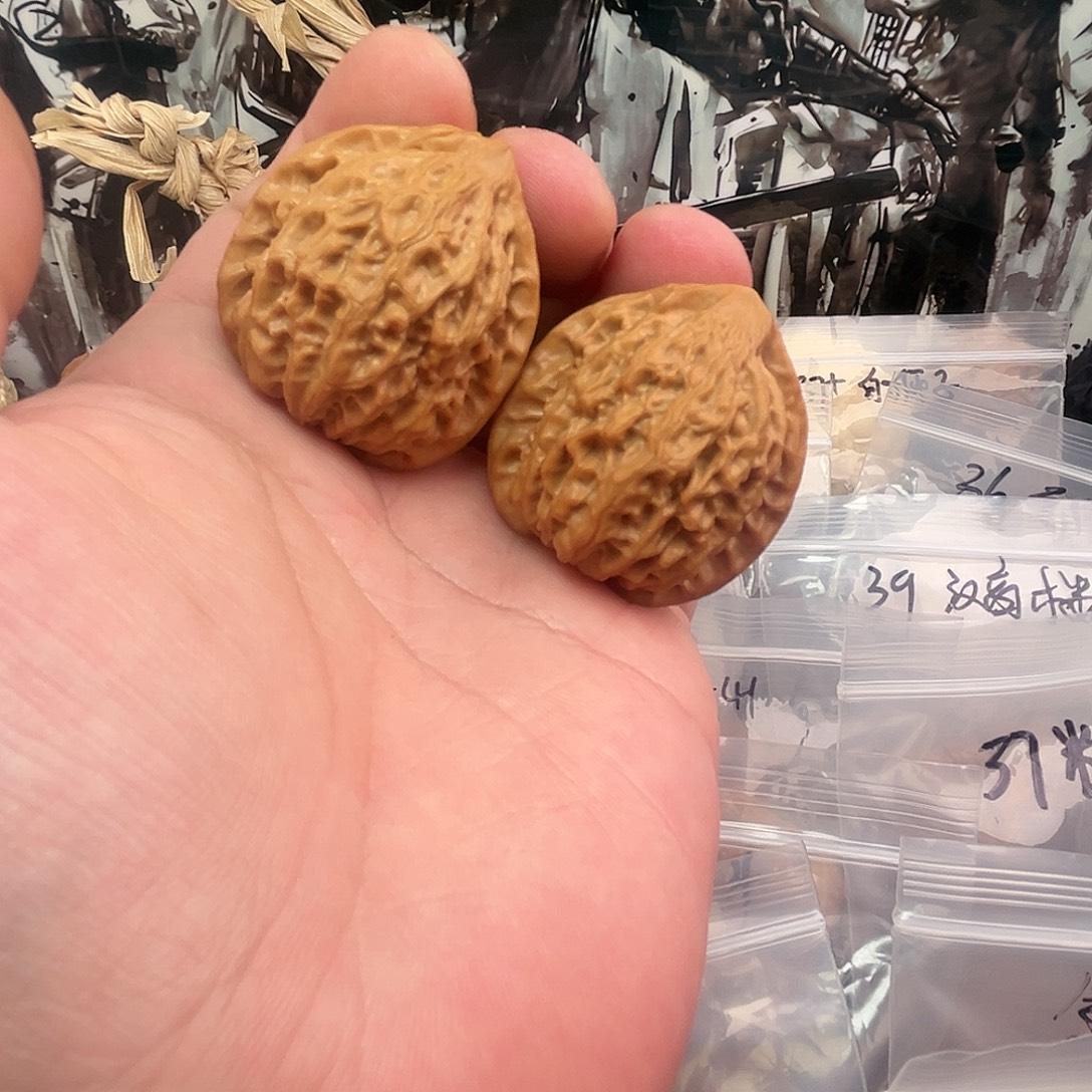 把件文玩核桃金牛手捻37尺