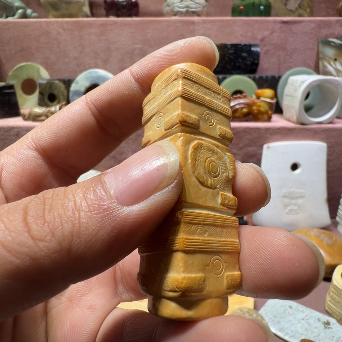 有***玉和田玉（糖玉）未镶嵌挂件我就知道会很好看吧