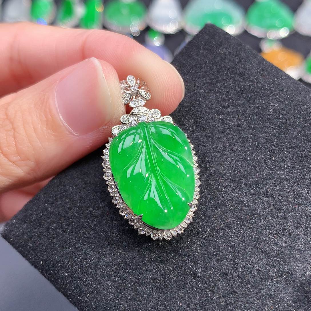 翡翠18K金镶嵌颈饰