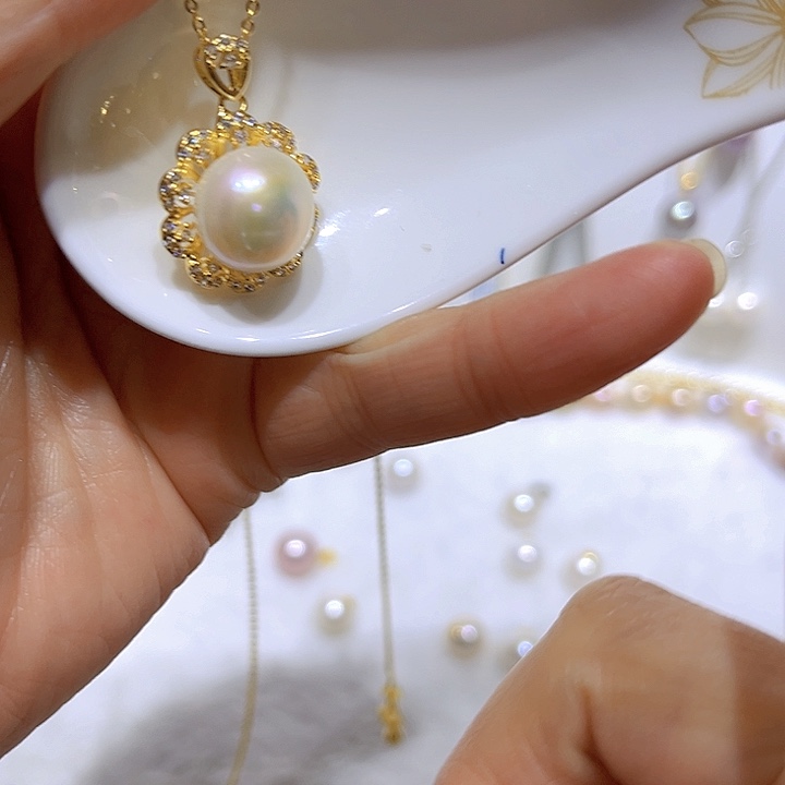 淡水珍珠白珠金色花包吊坠银S925镶嵌