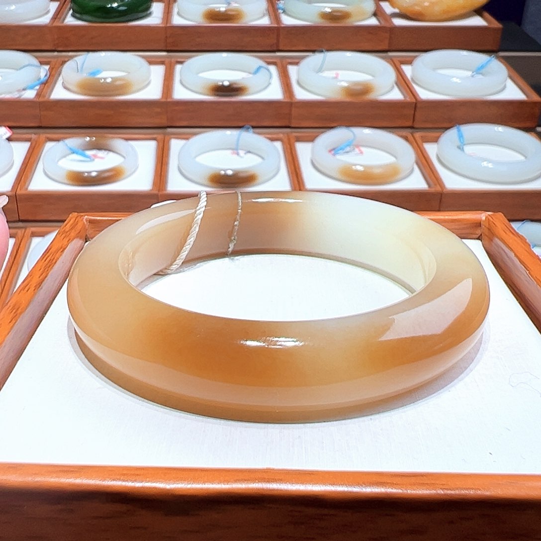 和田玉未镶嵌手镯 53 