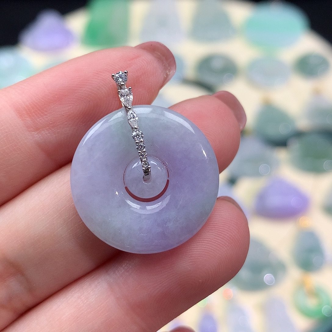 翡翠18K金镶嵌颈饰甜甜圈