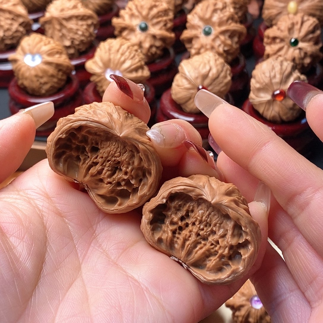 文玩核桃吊坠蛇头