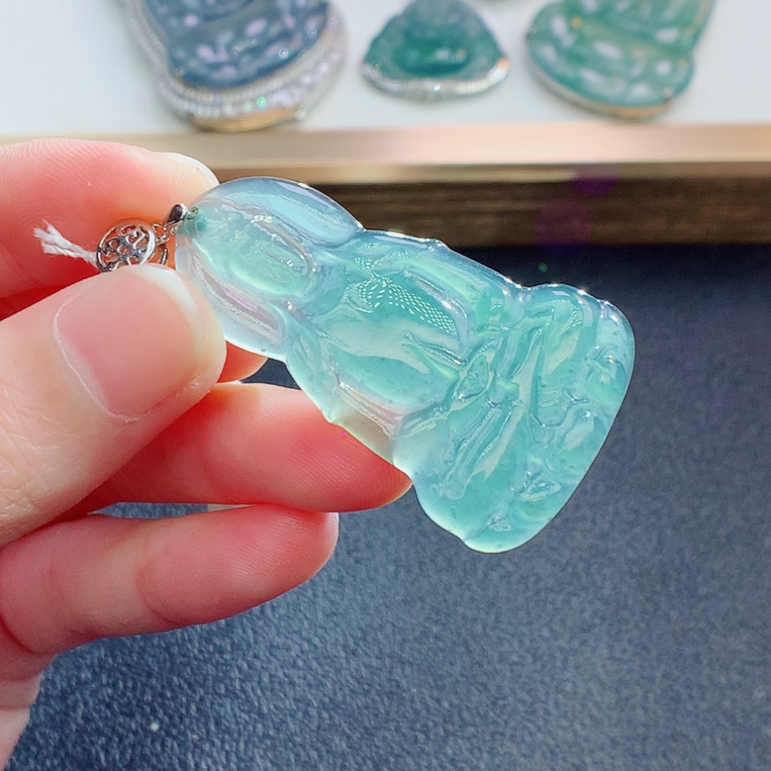 翡翠颈饰未镶嵌翡翠