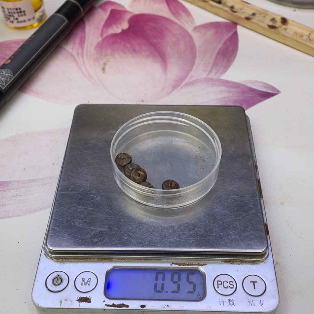 沉香碎屑沉香止**亅0.95克富森红土千年沈水