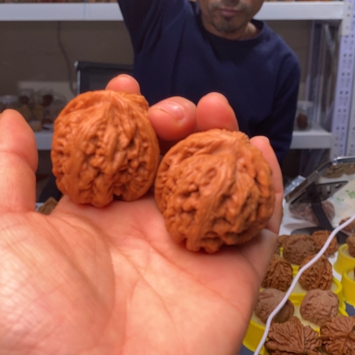 吊坠文玩核桃文玩核桃红锦鲤40～