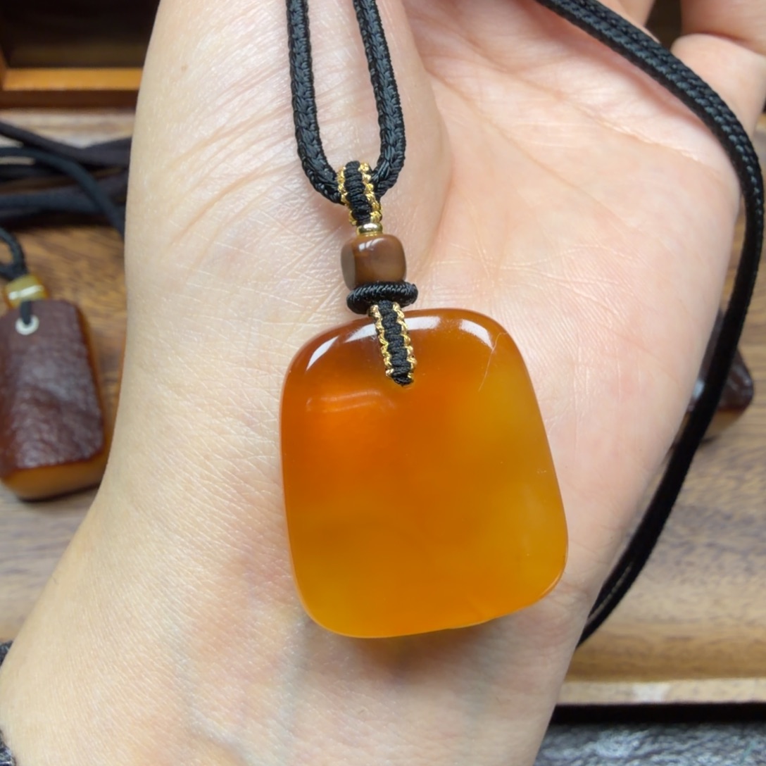 琥珀未镶嵌吊坠(赠链)