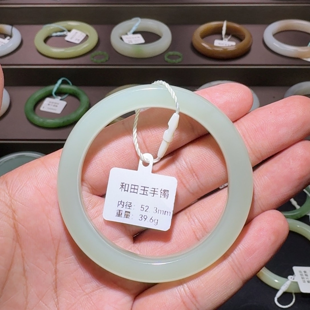 和田玉手镯未镶嵌花**贵52.3mm
