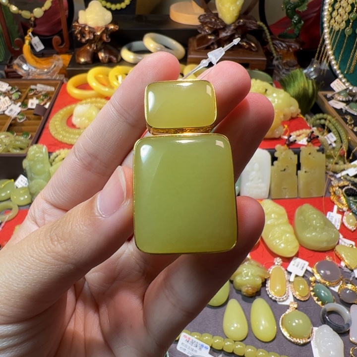 和田玉（黄玉）18K金镶嵌颈饰