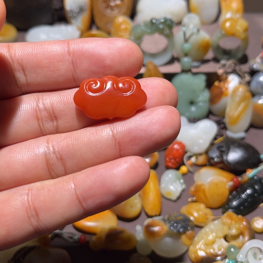 潜***嘻和田玉未镶嵌颈饰