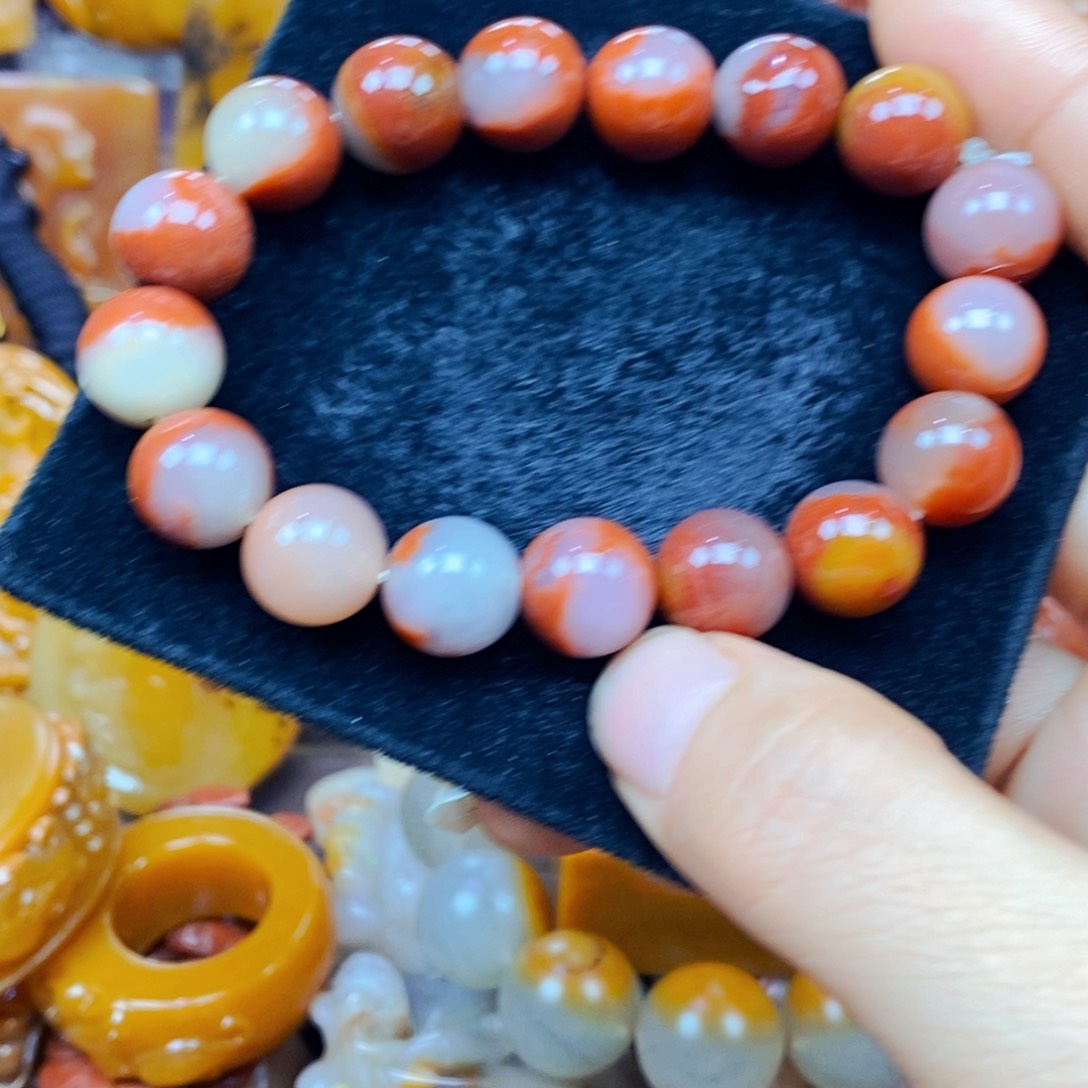 未镶嵌石英质玉（黄龙玉）颈饰