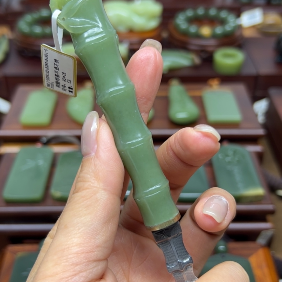 【闪购商品】未镶嵌岫岩河磨玉（透闪石质玉）把件伟**
