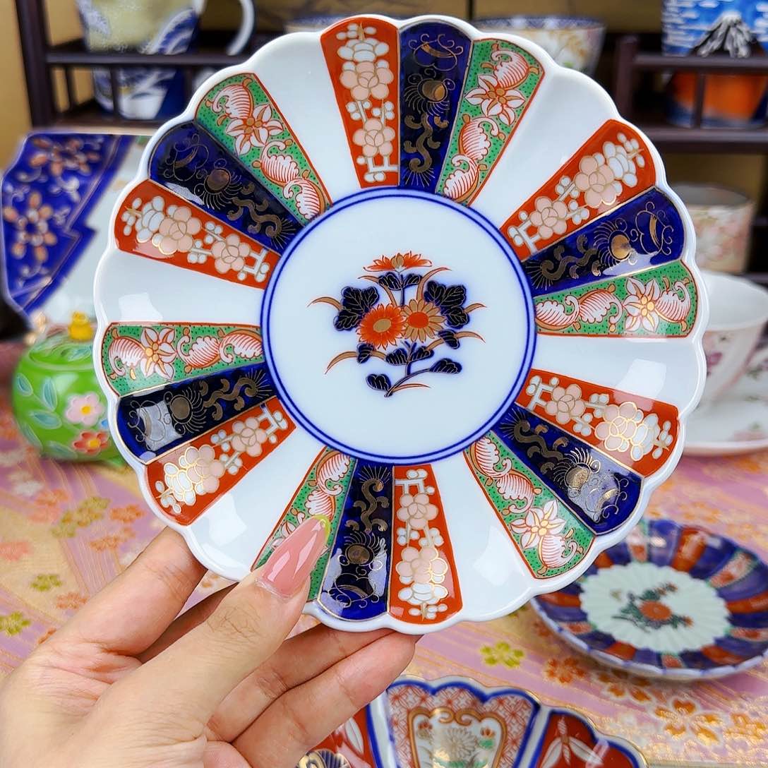 他家茶具瓷器真美！