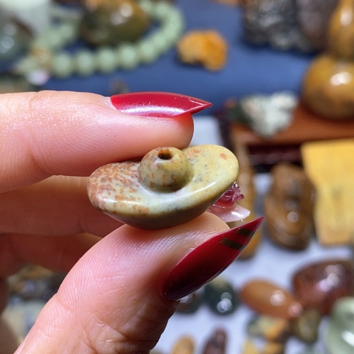 岫岩河磨玉（透闪石质玉）未镶嵌通孔元宝