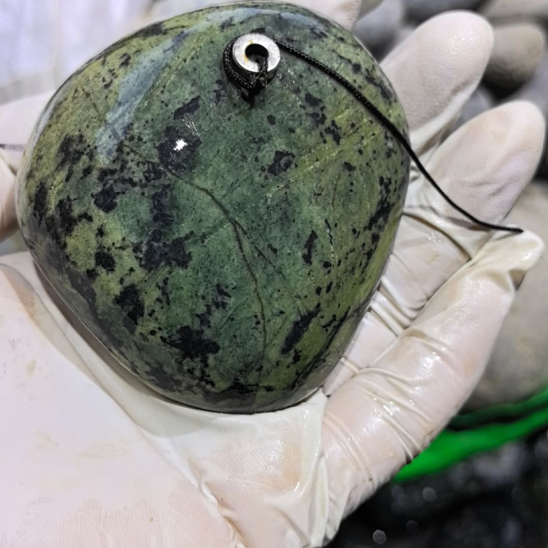 用***7藏玉药王石原石一个摆件