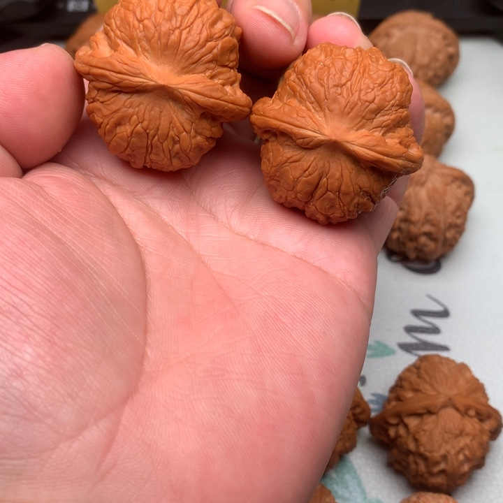 文玩核桃吊坠血麒麟41