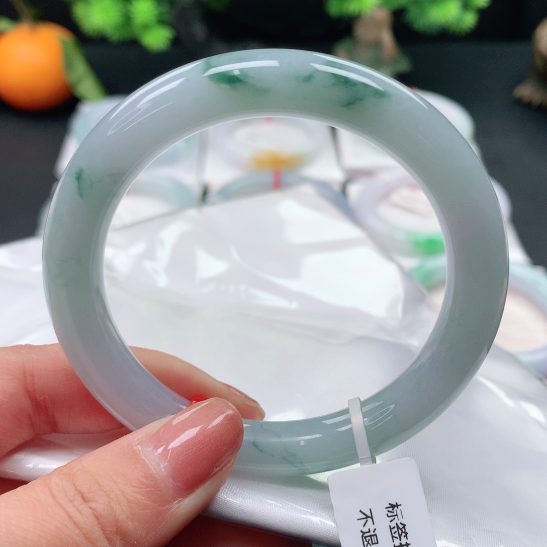 翡翠手镯未镶嵌55飘花 