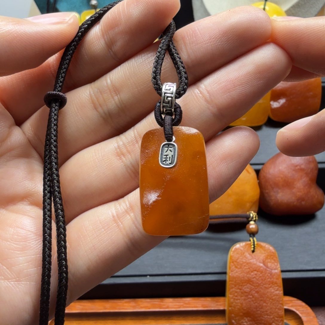 琥珀吊坠(赠链)未镶嵌