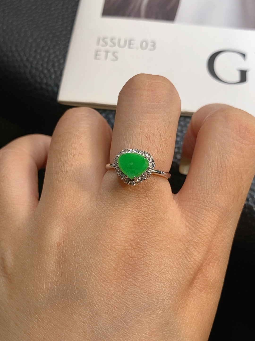 【伊玥珠宝】福利款天然缅甸翡翠A货 阳绿桃心戒指