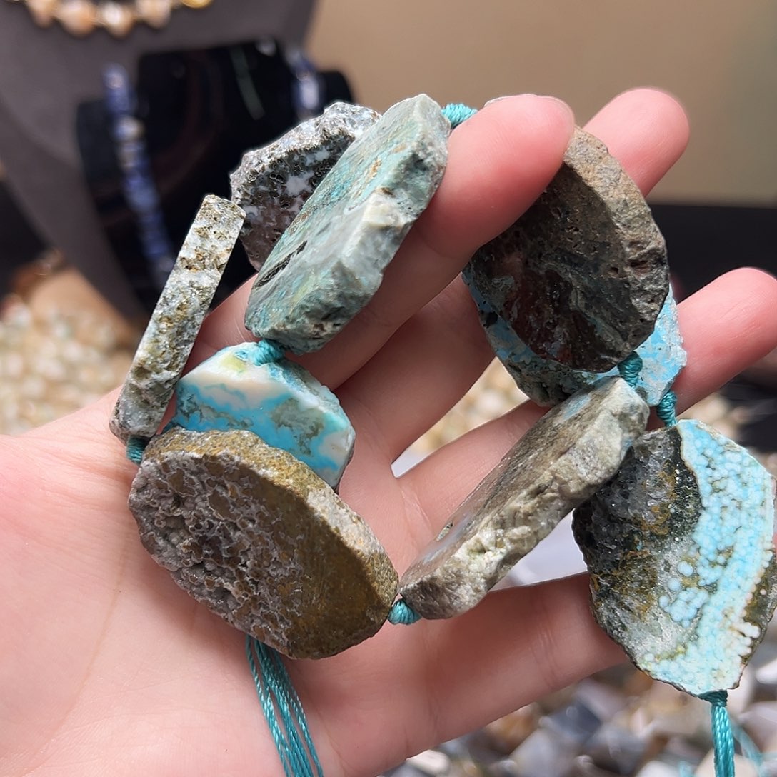 玛瑙/玉髓合金珠宝半成品W177，天然海洋玛瑙随形大片片一条
