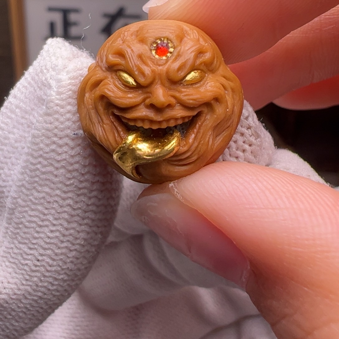 猴头核桃把件镶嵌款舔僧18左右尺寸全品有正常封口线