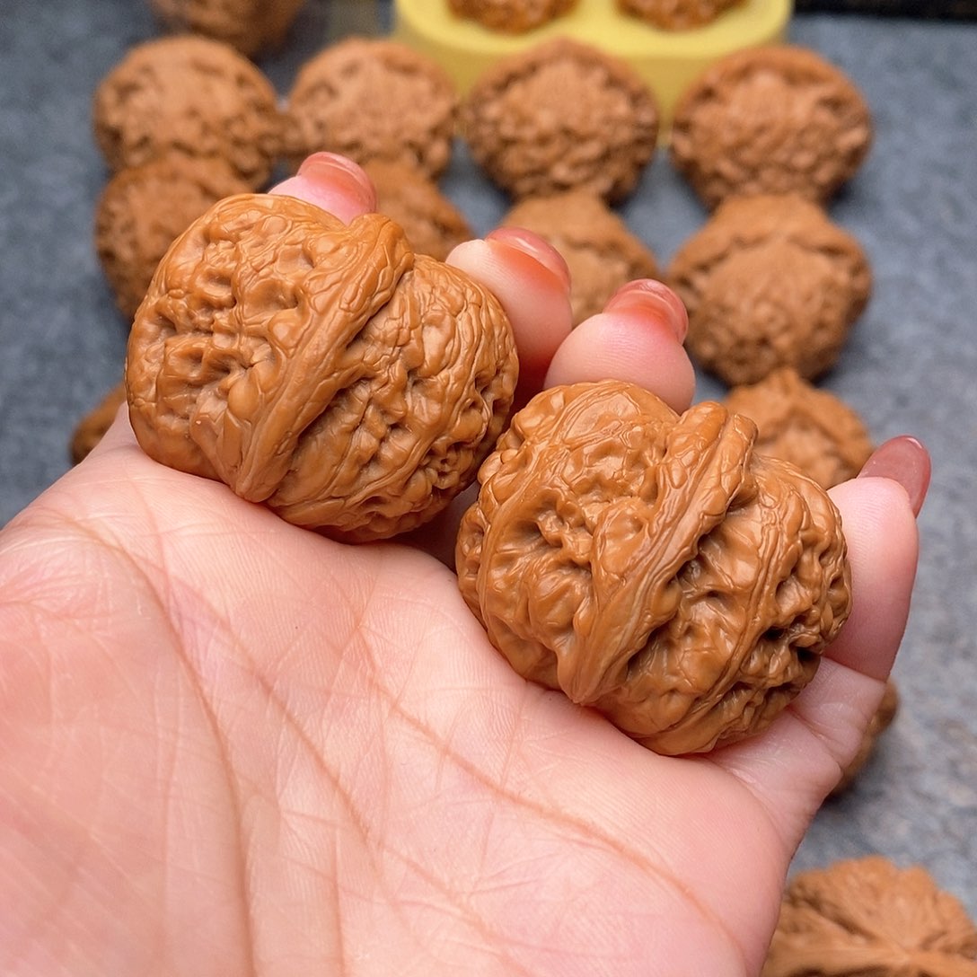 文玩核桃把件精品特价红皮元宝39