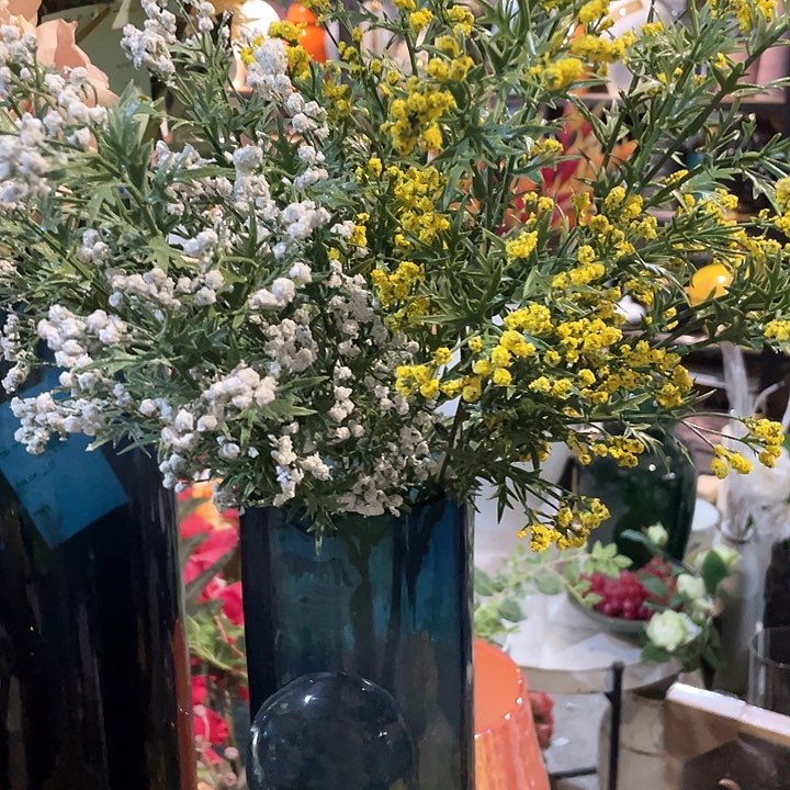 陶瓷花瓶，仿真绿植。2